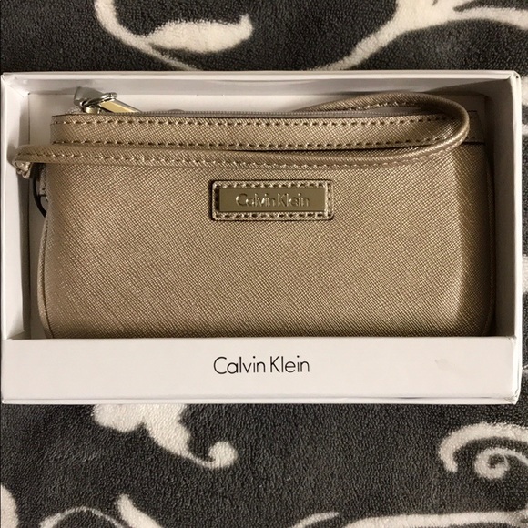 Calvin Klein Handbags - Calvin Klein Wristlet